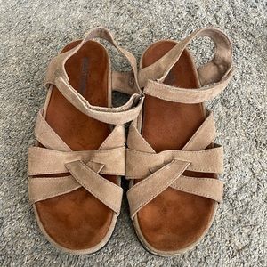 Minnetonka sandals NEW
